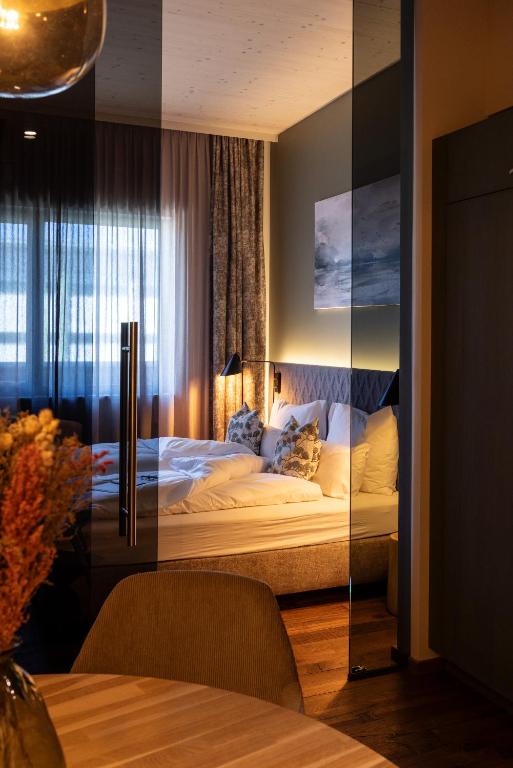 Postel nebo postele na pokoji v ubytování Hafnerhotel - Das Kachelofen-Wohlfühlhotel