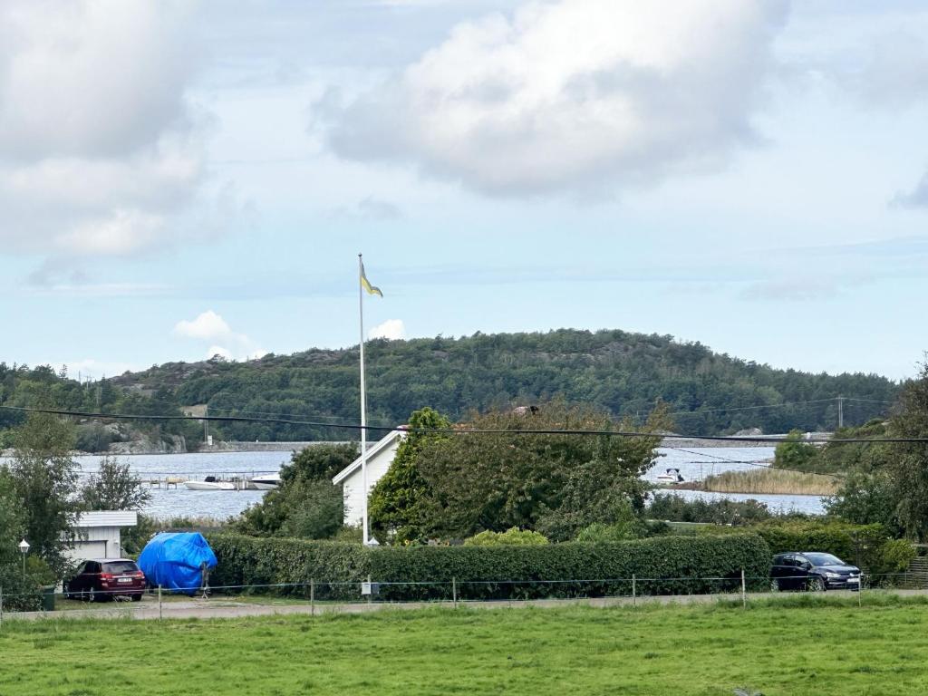 a blue tent in a field next to a river at Cottage with sea view near Marstrand in Lycke
