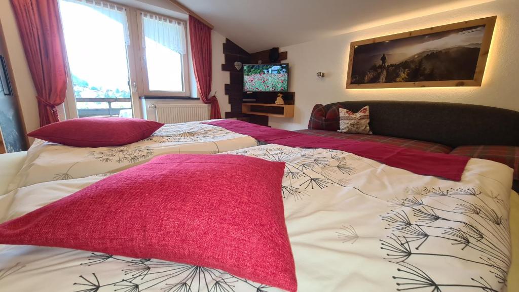 Postel nebo postele na pokoji v ubytování Haus Alpenglück