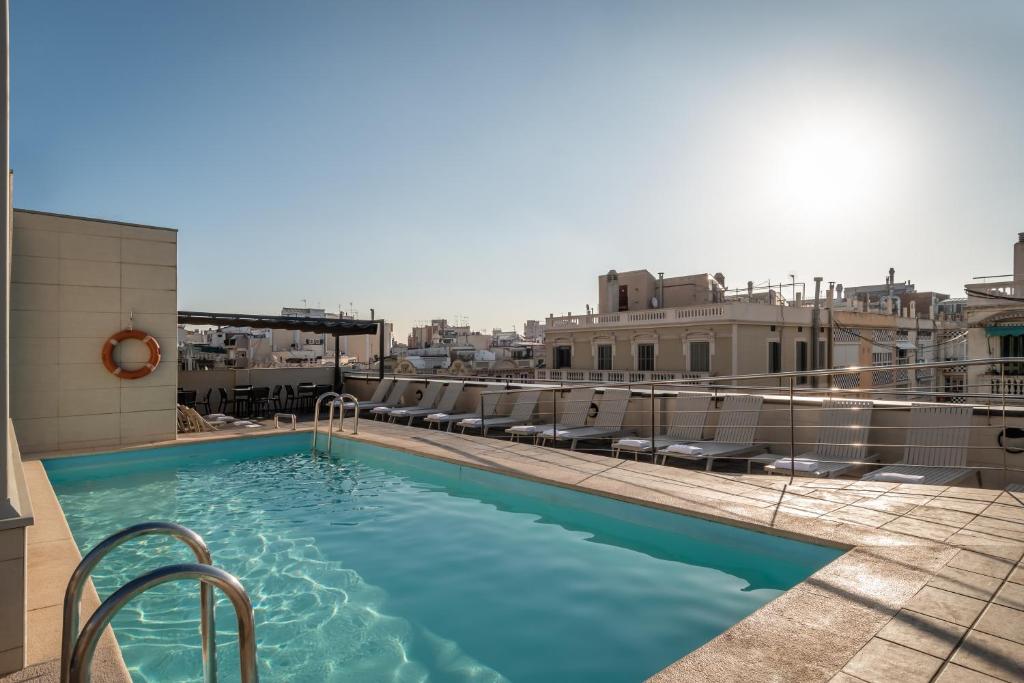 The swimming pool at or close to Sunotel Club Central