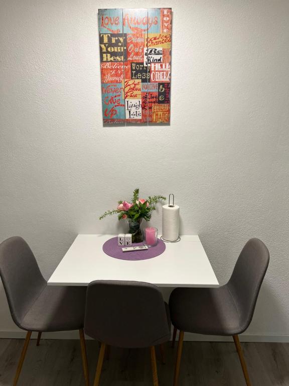 Posezení v ubytování Lugnt och centralt läge