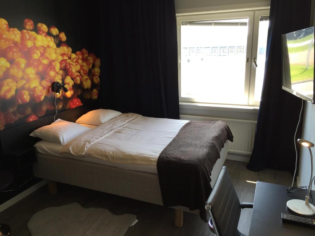 Postel nebo postele na pokoji v ubytování Hotell Smedjan
