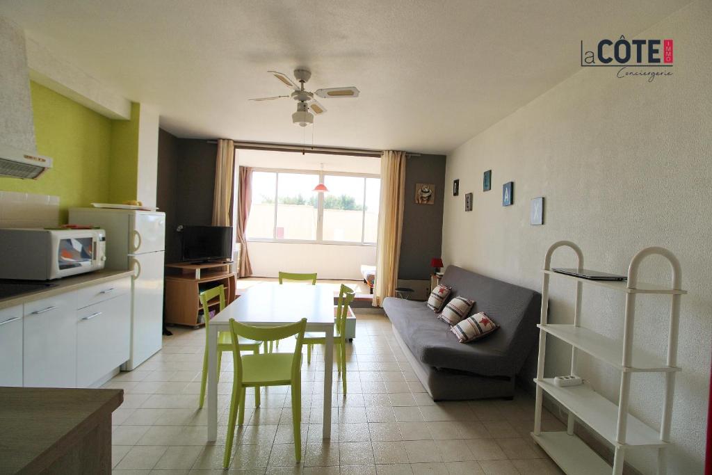 Kuchyň nebo kuchyňský kout v ubytování SEMAPHORE - 4 COUCHAGES