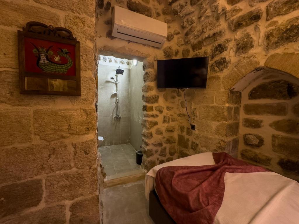 Postel nebo postele na pokoji v ubytování ELYANS KONAĞI