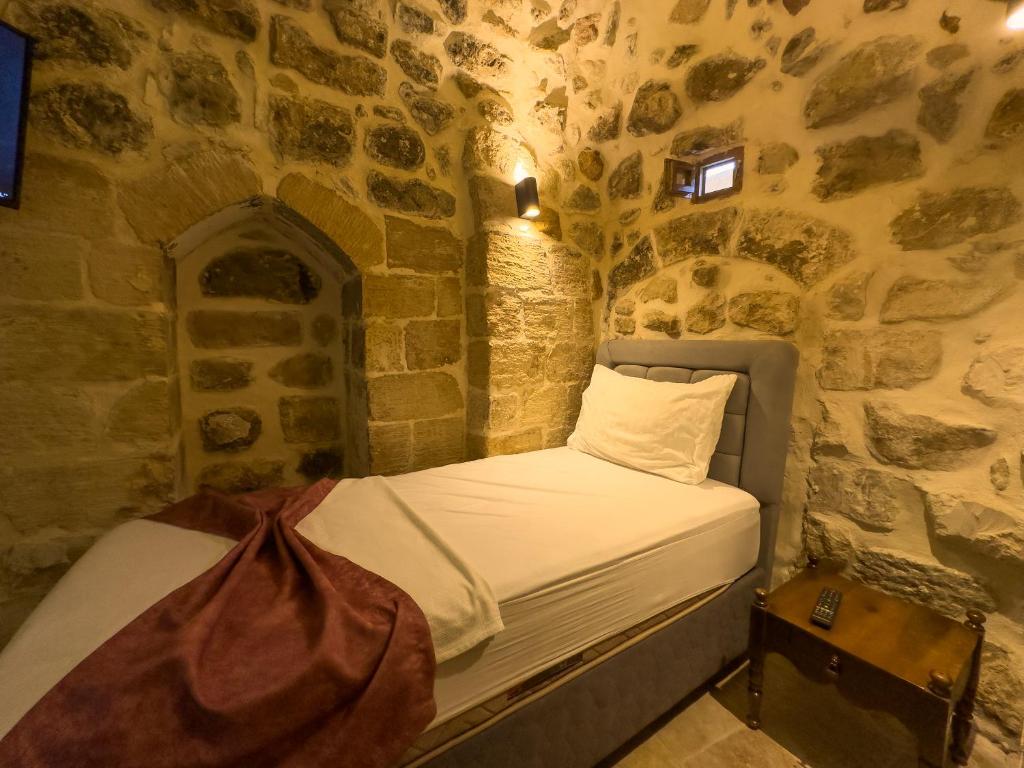 Postel nebo postele na pokoji v ubytování ELYANS KONAĞI