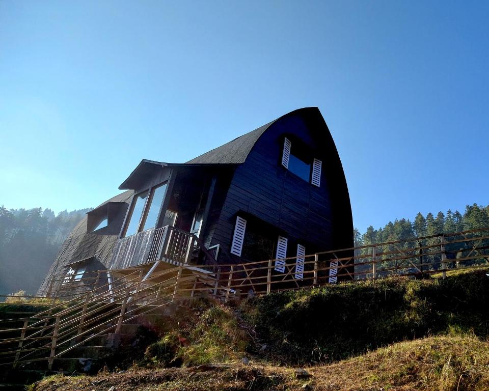a house that is sitting on top of a hill at ROMA ECO LODGE AND STAYS in Uttarkāshi