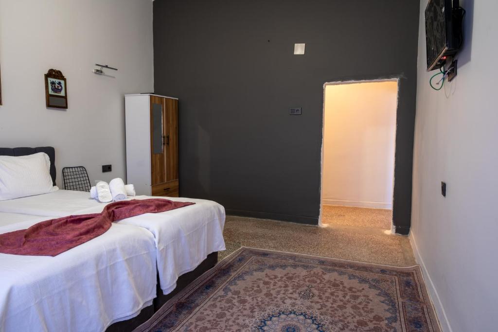Postel nebo postele na pokoji v ubytování ELYANS KONAĞI