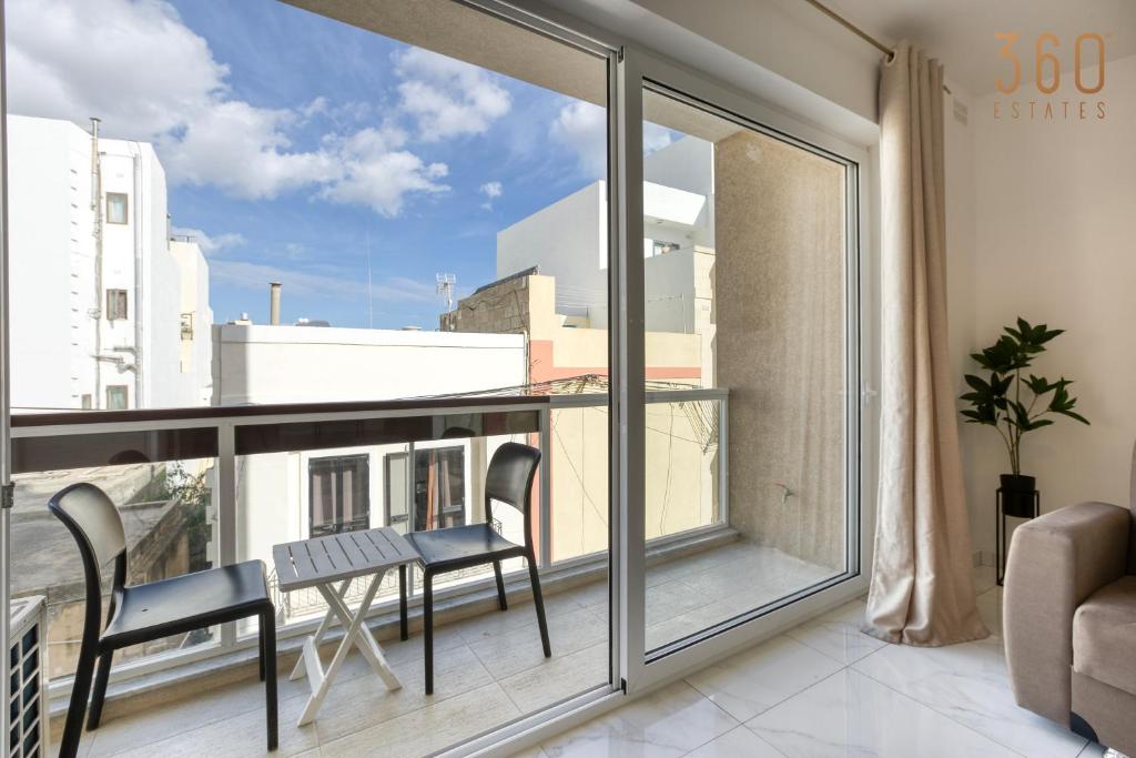 Balkón nebo terasa v ubytování A lovely 2BR home, in the centre of Marsaxlokk by 360 Estates