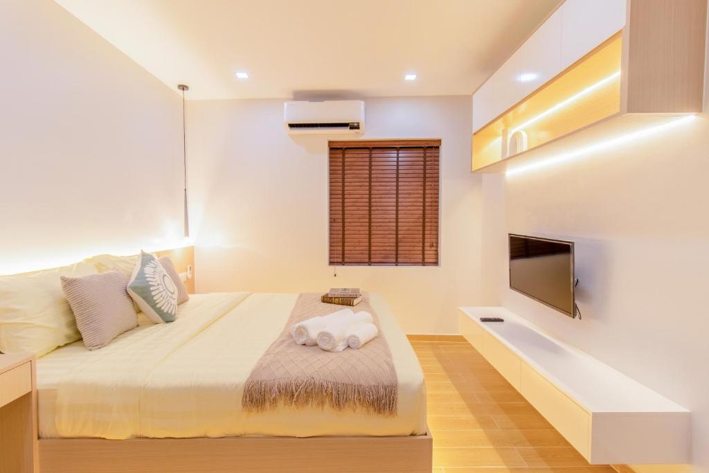 Postel nebo postele na pokoji v ubytování Sky Park Condotel & Residence