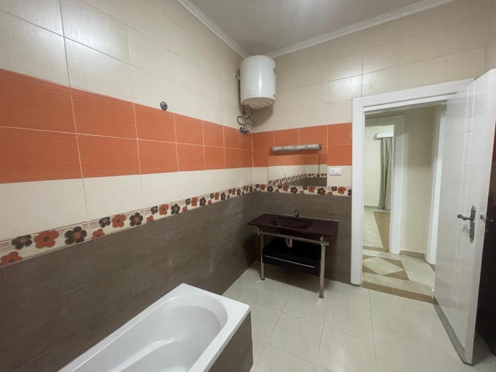 Hurghada-Magawish Villa 6的一间浴室