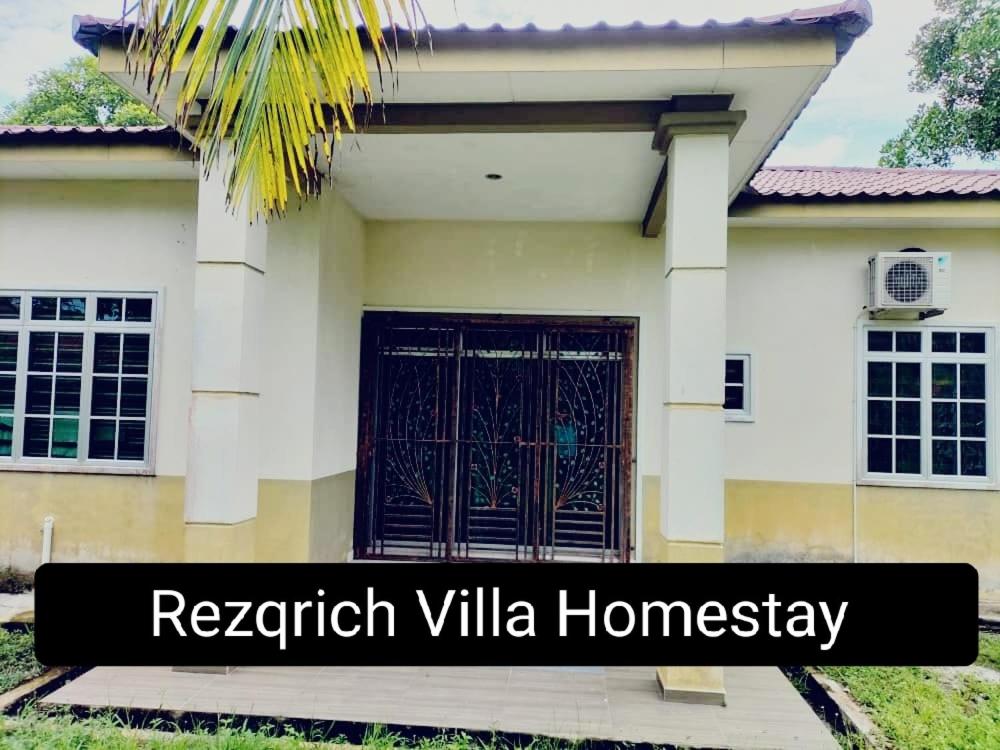 Kampung DegongにあるRezqrich Villa Homestay 2のギャラリーの写真