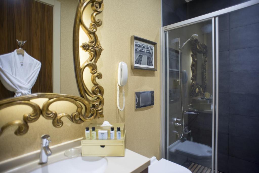 Um banheiro em The Story Hotel Pera