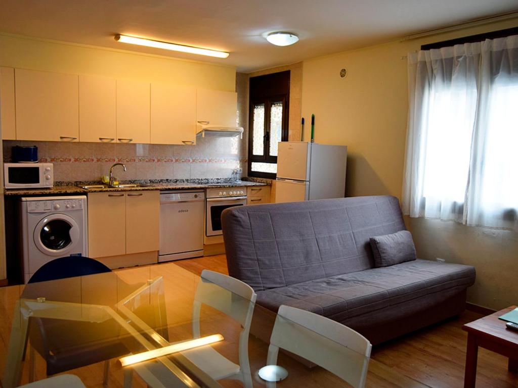 Kuchyň nebo kuchyňský kout v ubytování Apartamentos Pantebre 3000