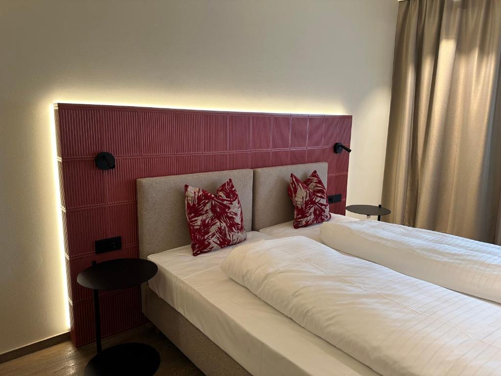 Postel nebo postele na pokoji v ubytování Hafnerhotel - Das Kachelofen-Wohlfühlhotel