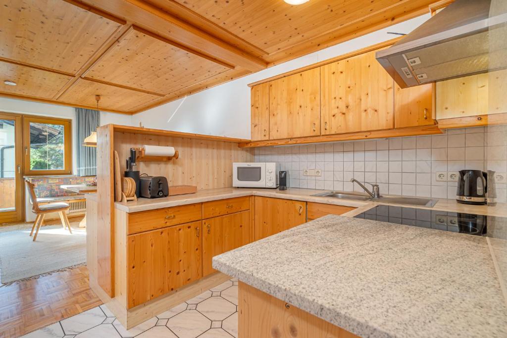 Kuchyň nebo kuchyňský kout v ubytování Appartements Spitzegel