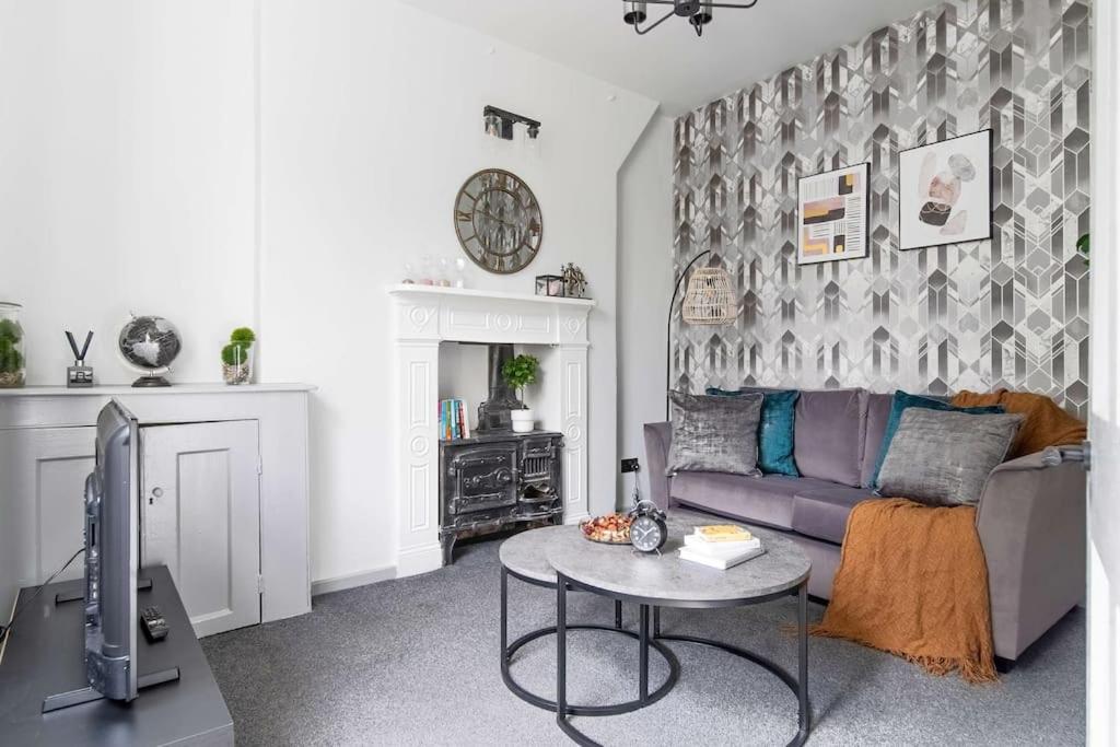 a living room with a couch and a table at Lovely apartment - Great Portland Street - LONDON ZOO - CENTRAL LOCATED in London