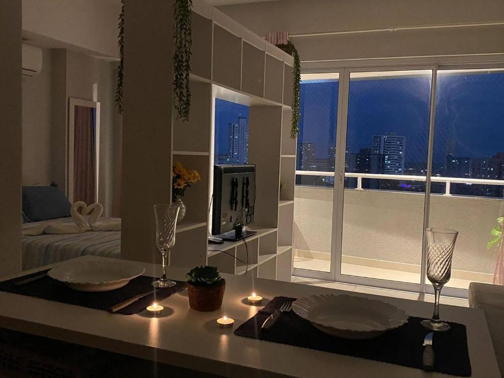 a living room with a view of a city skyline at Apt Lindo e Completo no centro in Belém