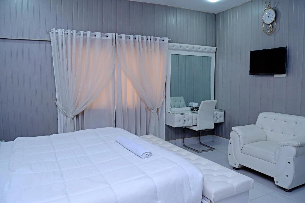 TV/trung tâm giải trí tại Pakistan Club Inn Hotel