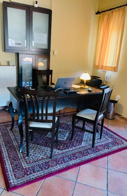 Posezení v ubytování Lithos Villas Kalavryta