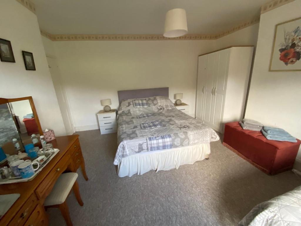 St Jude's Bed & Breakfast - Family Room With Private Bathroom