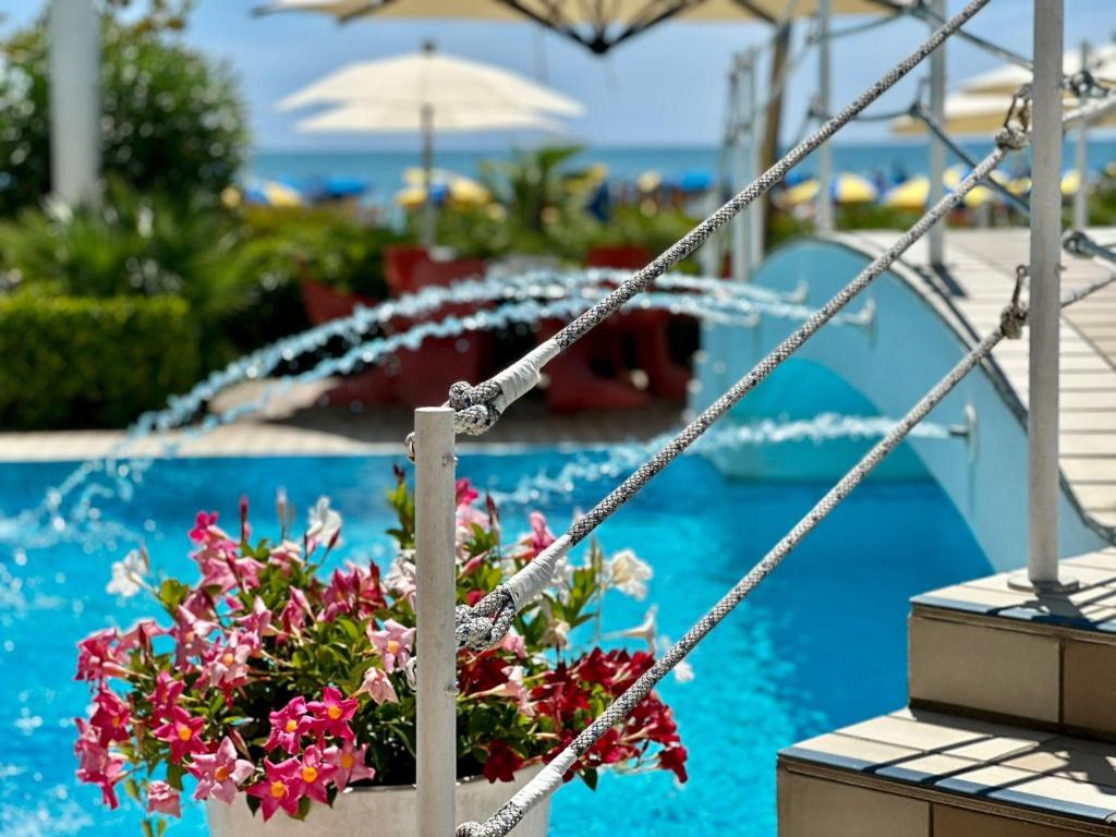 Bazén v ubytování Ruhl Beach Hotel & Suites nebo v jeho okolí