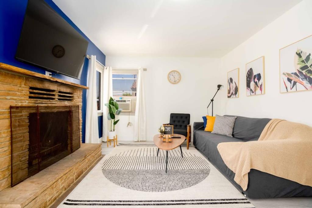 Fresh 3BR Bungalow near DTLA and Dodgers Stadium, Glendale (updated