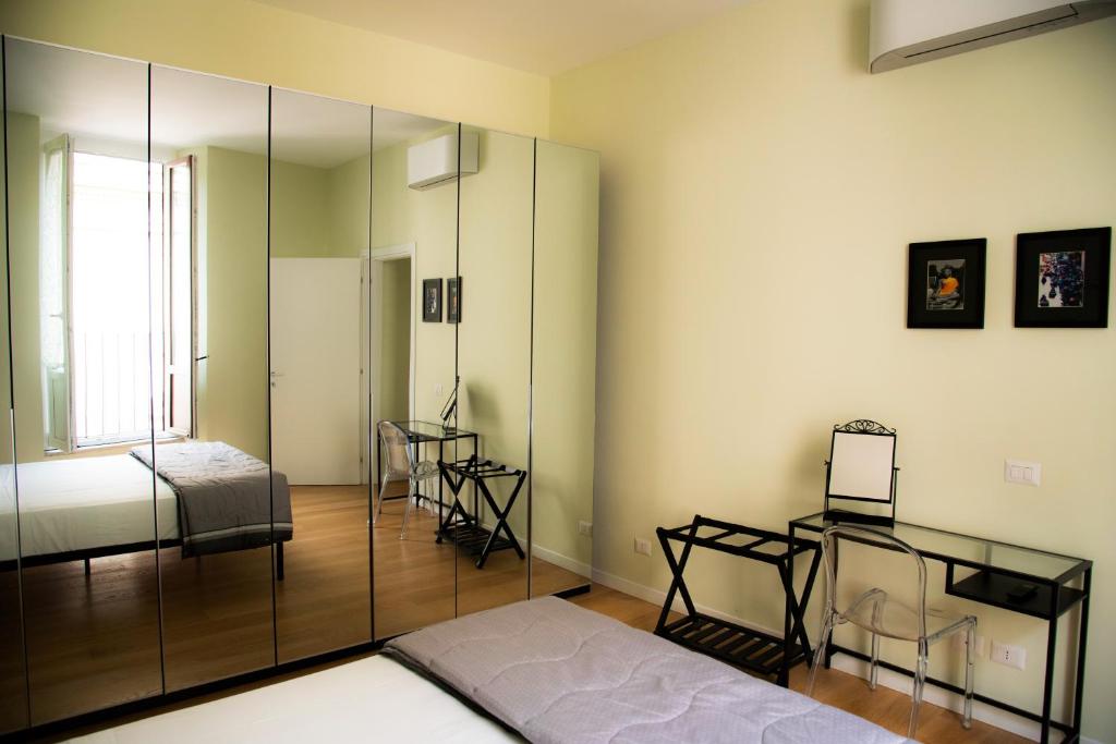 a room with a bed and a mirror at Barberini Bright Apartment in Rome