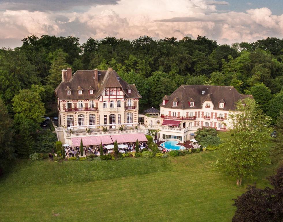 an aerial view of a large house on a green field at Le Château de la Tour in Gouvieux