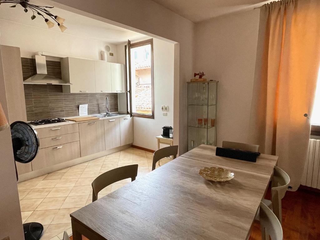 A kitchen or kitchenette at Palazzo Bianchetti