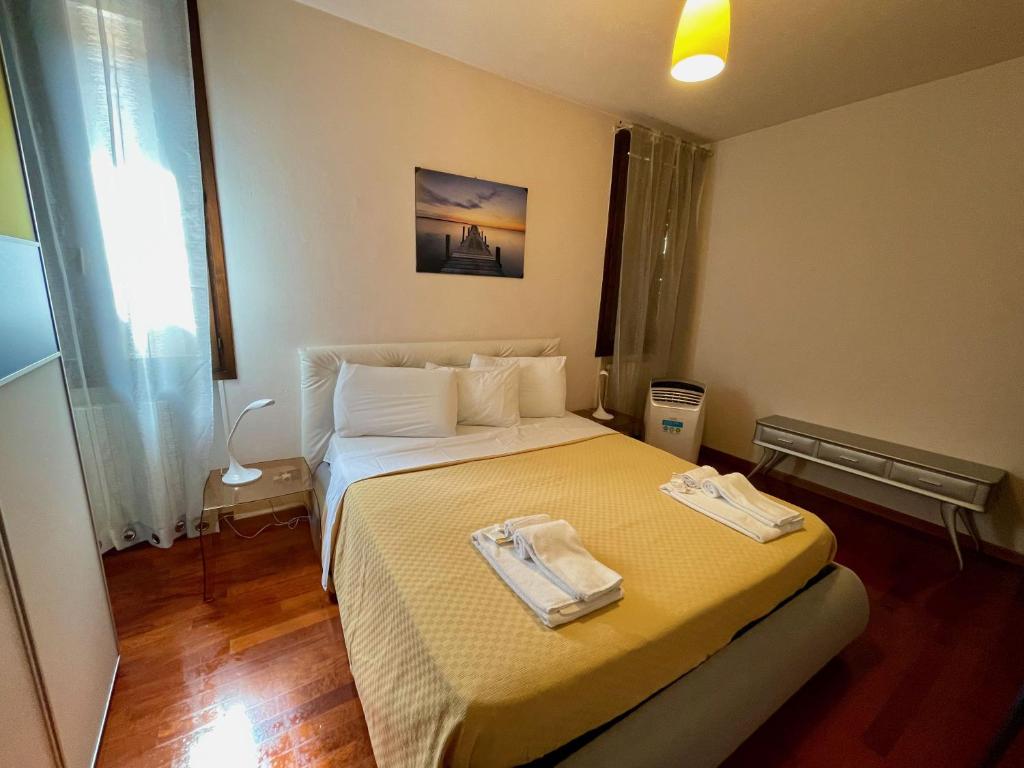 A bed or beds in a room at Palazzo Bianchetti