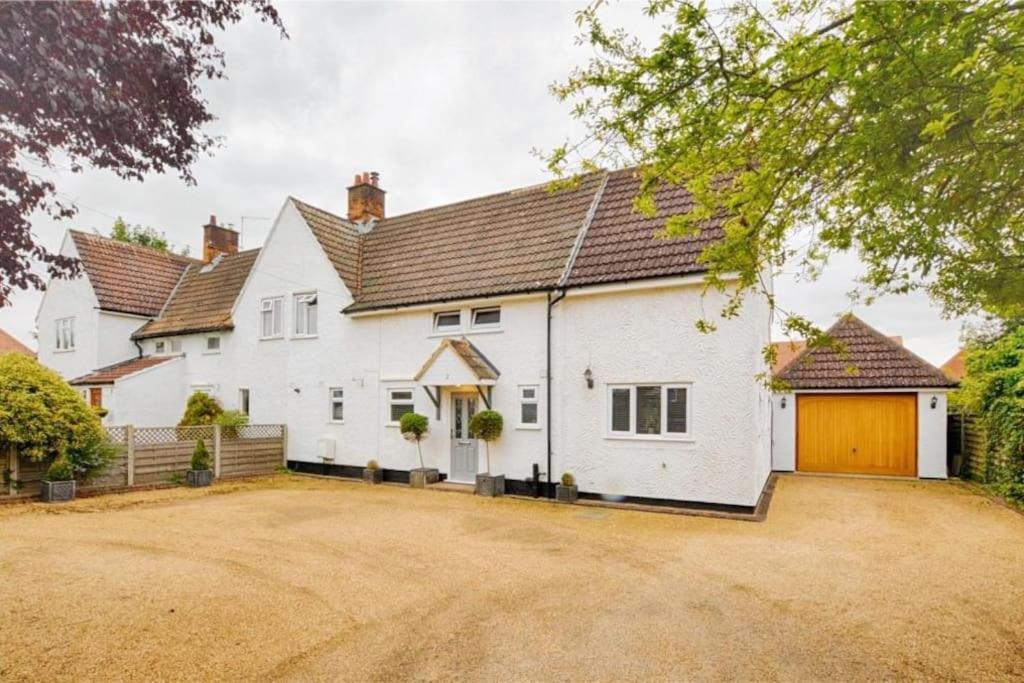 a large white house with a driveway at Stansted Lodge Plus long Stay Car Park in Elsenham