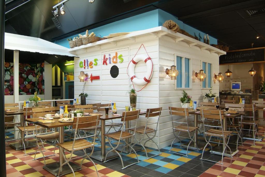 Restaurace v ubytování Hotel Pannenkoekhuis Vierwegen