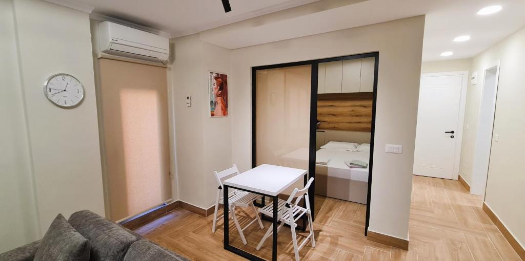 2V1 - Center apartment 4 - Image 4