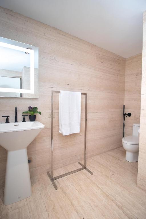 Koupelna v ubytování ESHEL SUITES PANAMA
