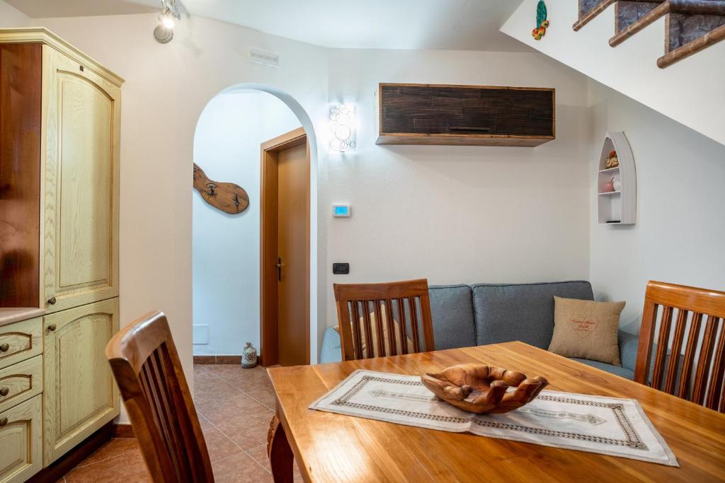 a kitchen and dining room with a wooden table at Emma Home in Mezzolombardo