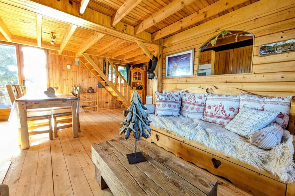 a log cabin bedroom with a bed and a desk at Chalet Les étoiles vue Mont Blanc in Pugny-Chatenod