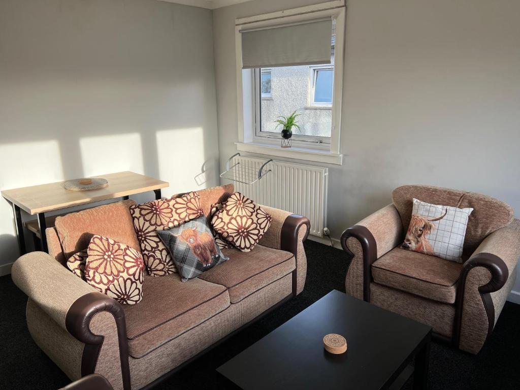 A seating area at The Heilan' Coo Apartment