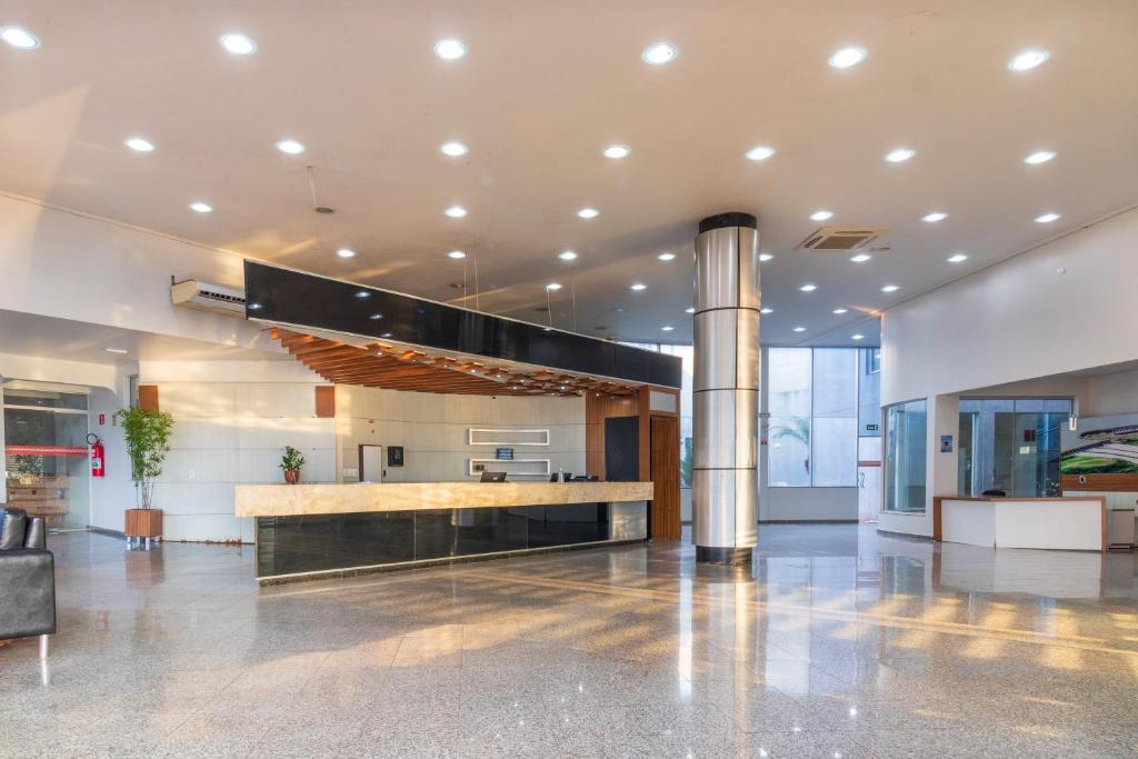 Kuchyň nebo kuchyňský kout v ubytování Foz Budget Hotel
