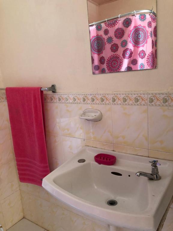 Koupelna v ubytování BnB SoMom Mobay Lodging
