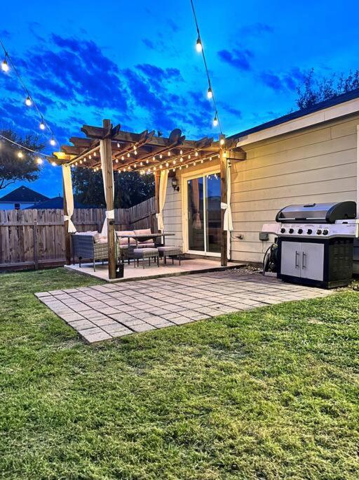 Cozy 2Bedroom Home w/ Study Room near IAH Airport, Houston Updated