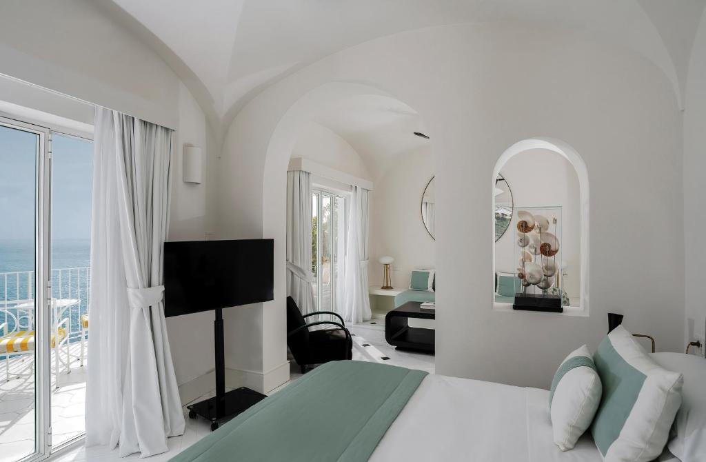TV a/nebo společenská místnost v ubytování Hotel Miramalfi