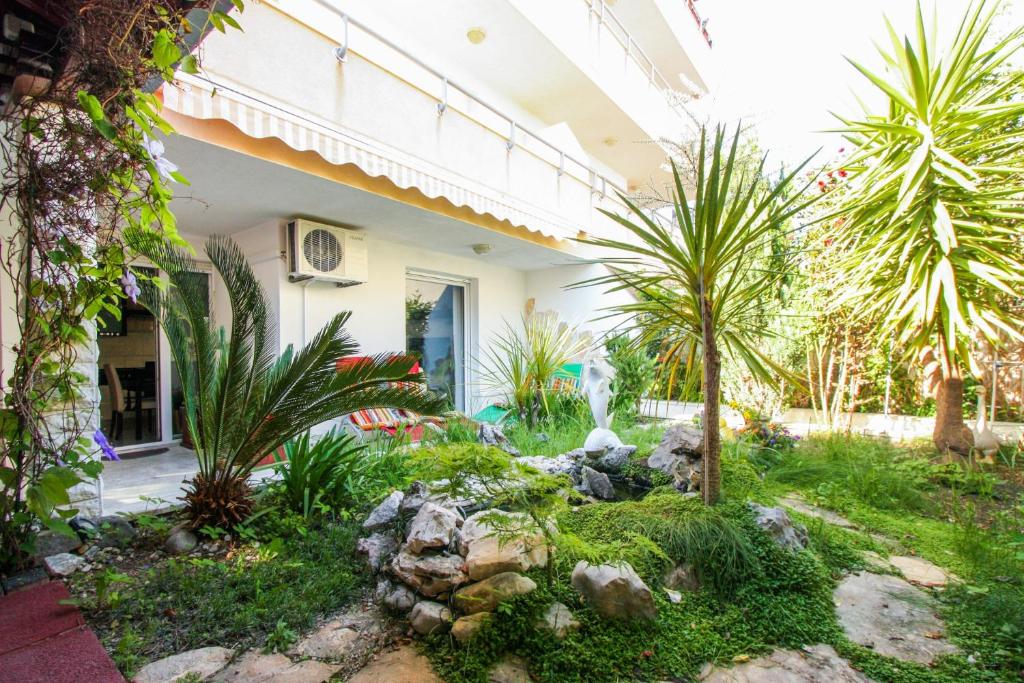 Duplex, 3 rooms apartment with own garden, to the beach