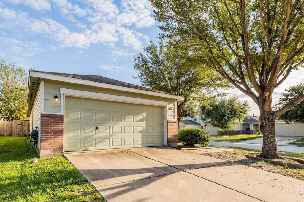 Cozy 2Bedroom Home w/ Study Room near IAH Airport, Houston Updated 2023 Prices