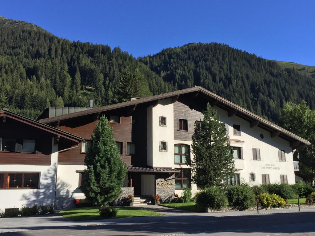 Nespecifikovaný výhled na hory nebo výhled na hory při pohledu z hotelu