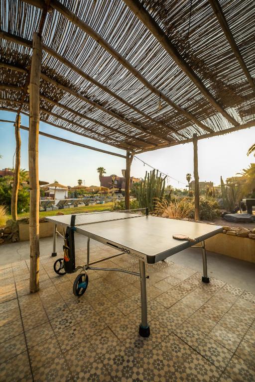 Stolní tenis v ubytování Fellah Hotel nebo okolí