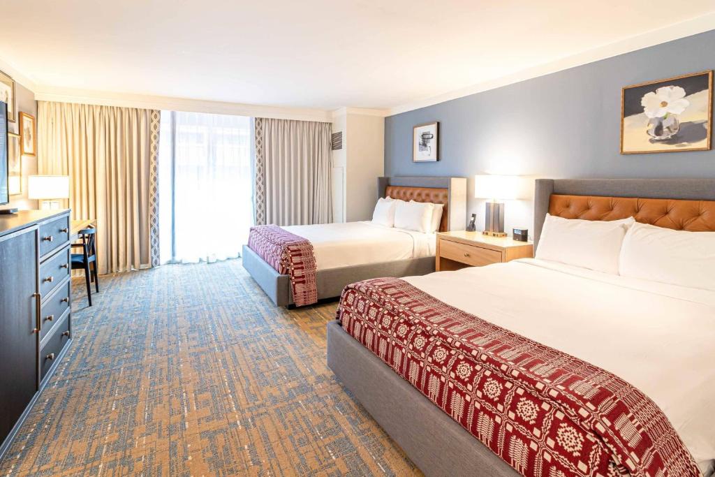 Williamsburg Lodge, Autograph Collection - 
