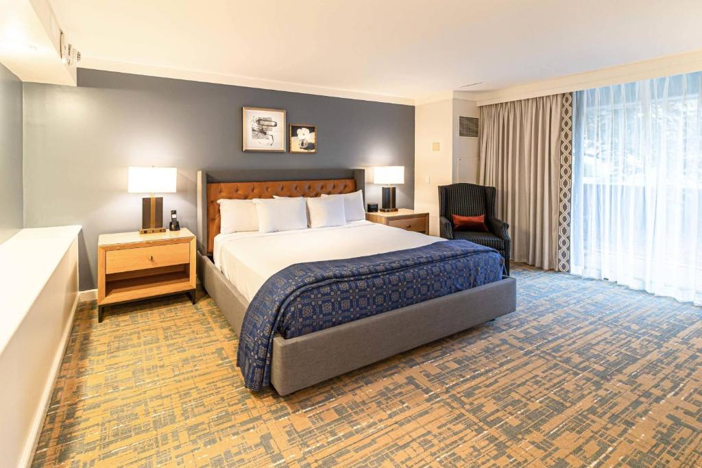 Williamsburg Lodge, Autograph Collection - 