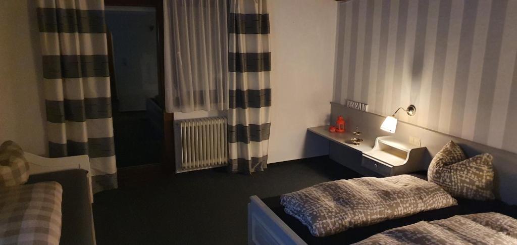 Postel nebo postele na pokoji v ubytování Mountain Motel