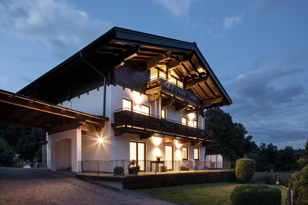 a house with a balcony on the side of it at Boutique-Ferienwohnungen Unterschwartengut inklusive Nationalpark Hohe Tauern Card in Niedernsill