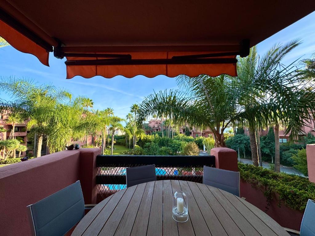 Vonkajšia záhrada v ubytovaní Apartamento Marbella Alicate Beach